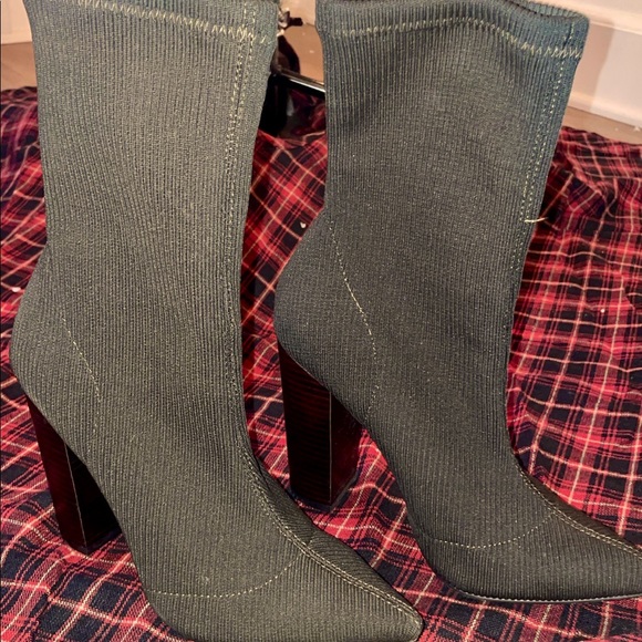 Boots size 71/2 Like New (armyGreen) - Picture 6 of 6